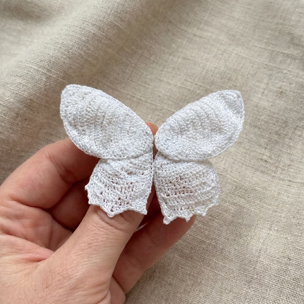 micro crochet šperky motýl otakárek fenyklový